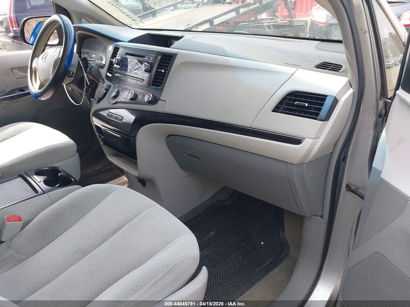 2011 Toyota Sienna Le V6