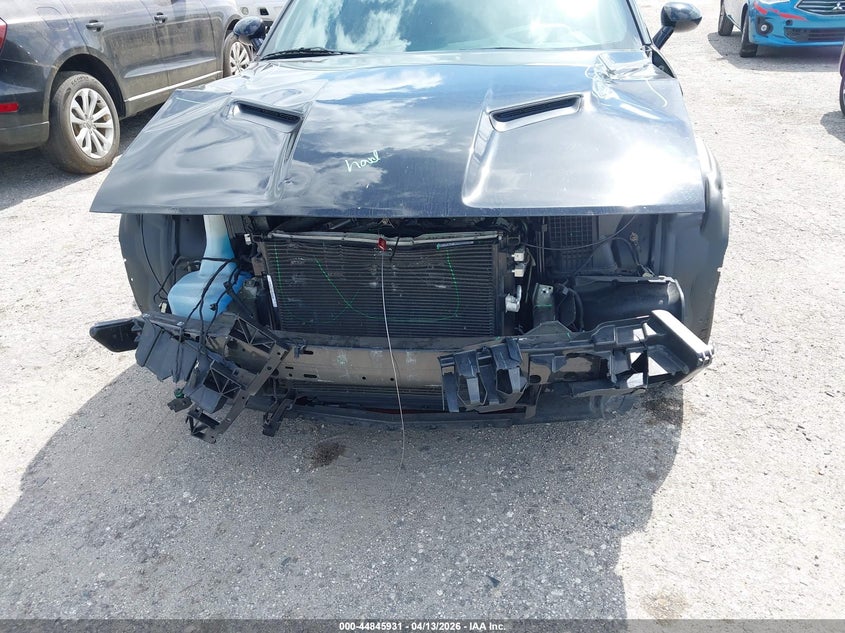 2C3CDZAG1KH733713 2019 Dodge Challenger 3.6 Sxt black