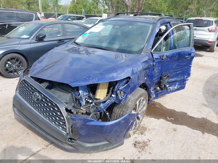 2023 Toyota Corolla Cross Xle 7MUEAABG3PV045627 photo 1