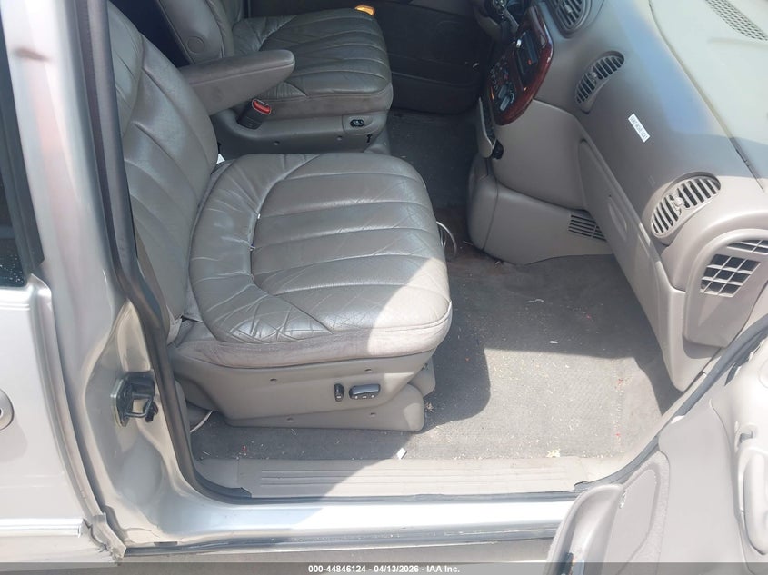 2000 Chrysler Town & Country Limited