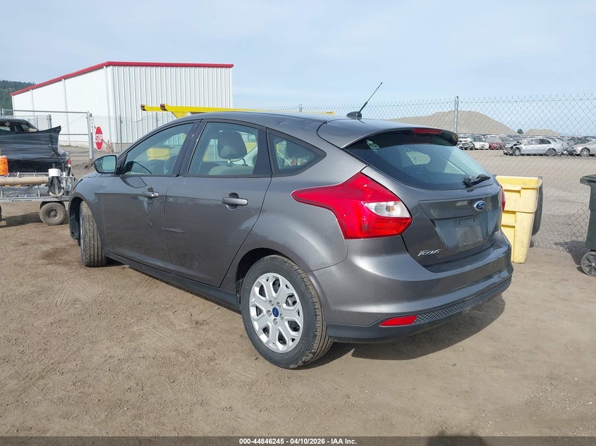 1FAHP3K26CL330748 2012 Ford Focus 2.0 Se grey