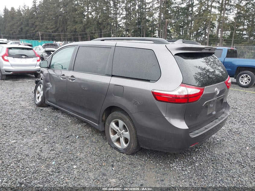 VIN 5TDKZ3DC3JS927612 2018 TOYOTA SIENNA LE 8 PASSENGER