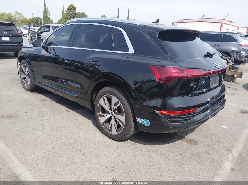 Vin: wa15aage6rb057387, lot: 45344087, audi q8 e-tron premium plus quattro 20243