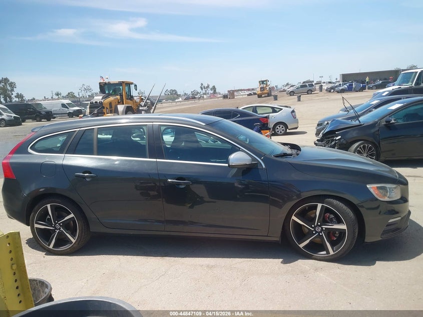 2015 Volvo V60 T6 R-Design VIN: YV1902SG9F1204595 Lot: 44847109