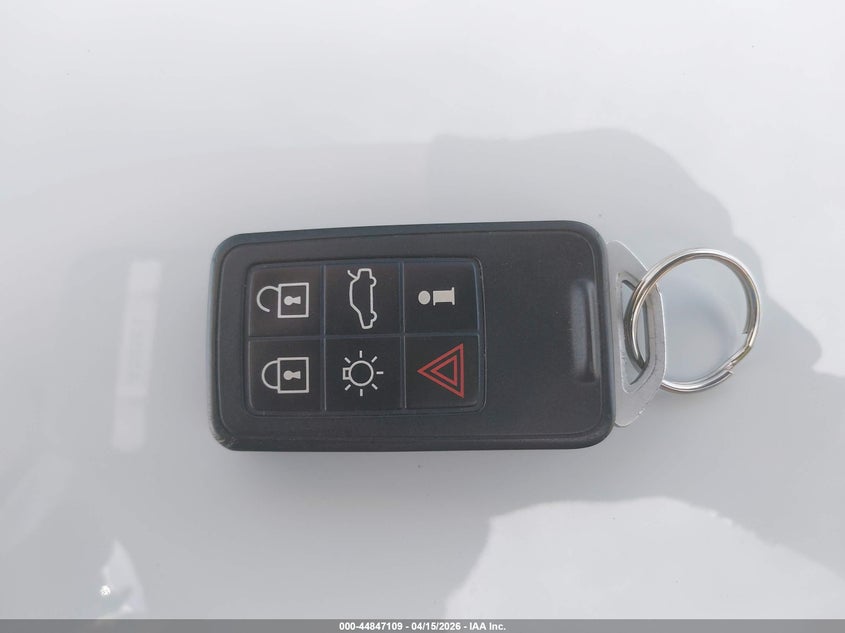 2015 Volvo V60 T6 R-Design VIN: YV1902SG9F1204595 Lot: 44847109