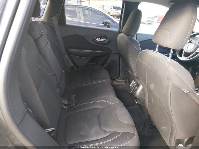 2016 JEEP CHEROKEE auction photo 8