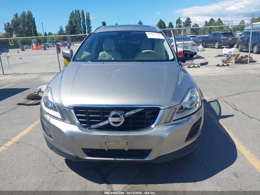 2012 Volvo Xc60 3.2 Xc60 3.2 Premier beige Lot 111044847244 Vin YV4940DZ7C2253035