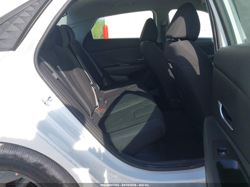 2026 HYUNDAI ELANTRA HYBRID auction photo 8