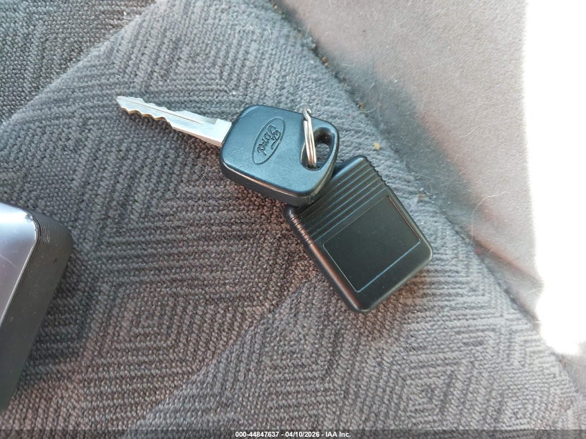 2000 Ford Explorer Xlt VIN: 1FMZU73E9YUB27969 Lot: 44847637