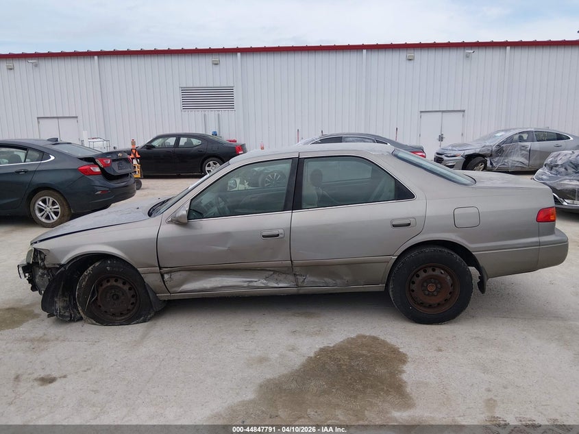 2000 Toyota Camry Le VIN: JT2BG22K3Y0466167 Lot: 44847791