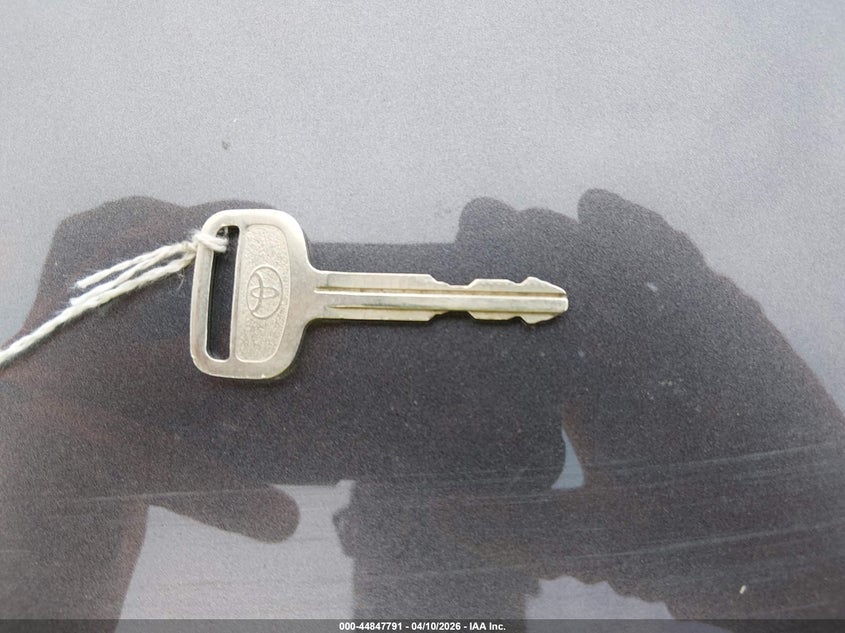 2000 Toyota Camry Le VIN: JT2BG22K3Y0466167 Lot: 44847791