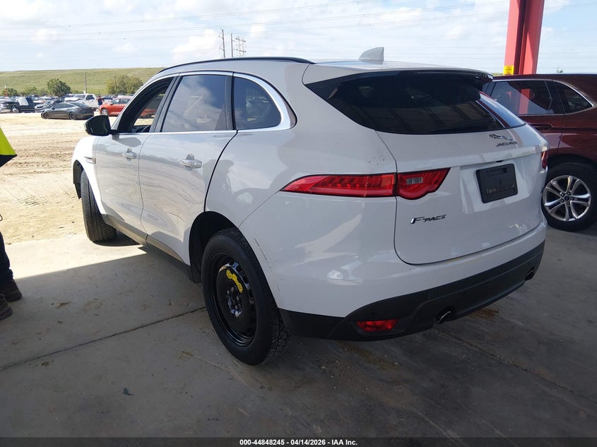 2019 Jaguar F-pace 2.0 25T Premium white Lot 111044848245 Vin SADCJ2FX0KA365659