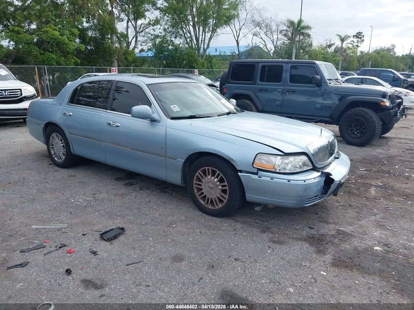 2006 Lincoln Town Car Signature Limited