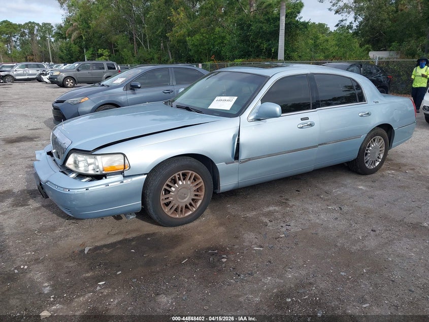2006 Lincoln Town Car Signature Limited