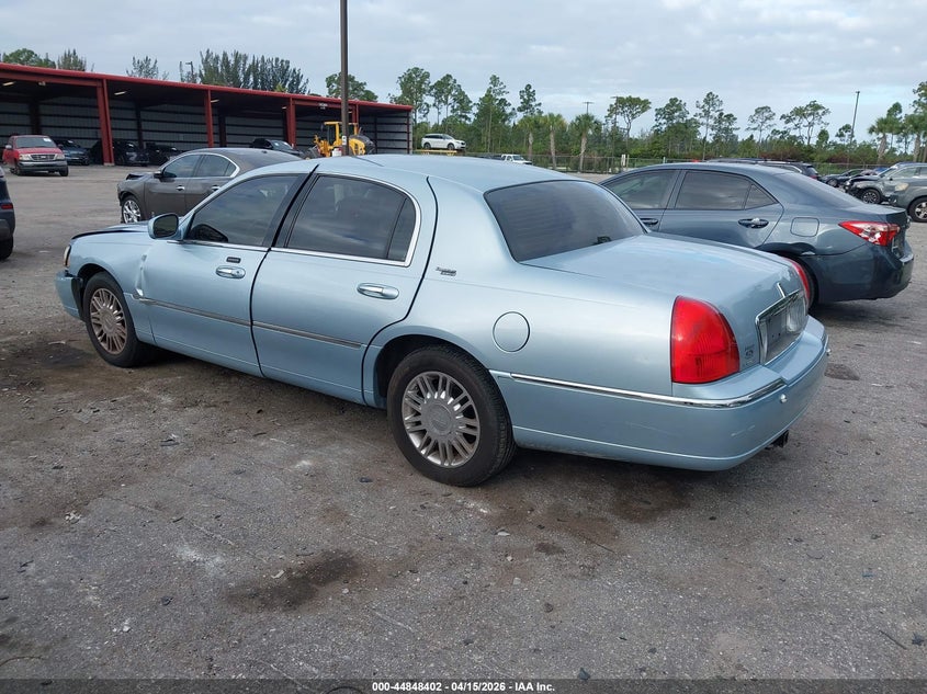 2006 Lincoln Town Car Signature Limited