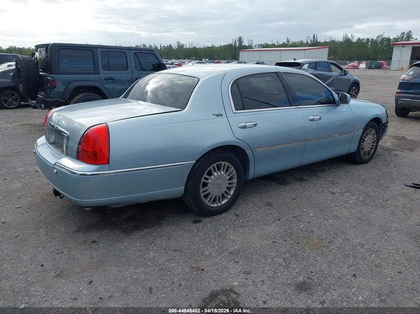 2006 Lincoln Town Car Signature Limited