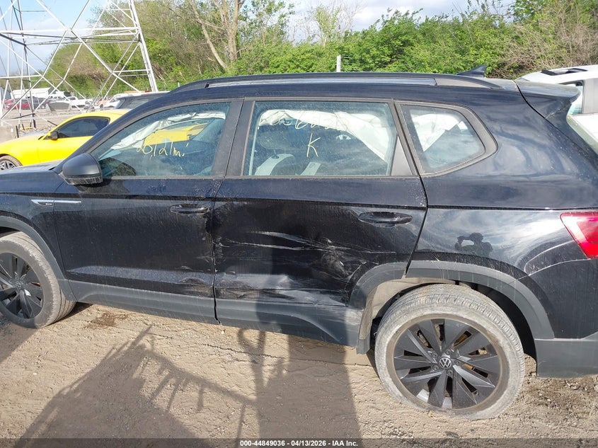 2022 Volkswagen Taos 1.5T S VIN: 3VVDX7B25NM056235 Lot: 44849036