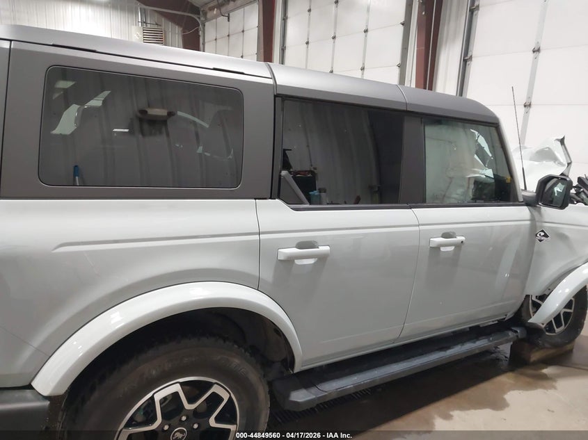 1FMDE5BHXPLB05751 2023 Ford Bronco 2.3 Outer Banks grey