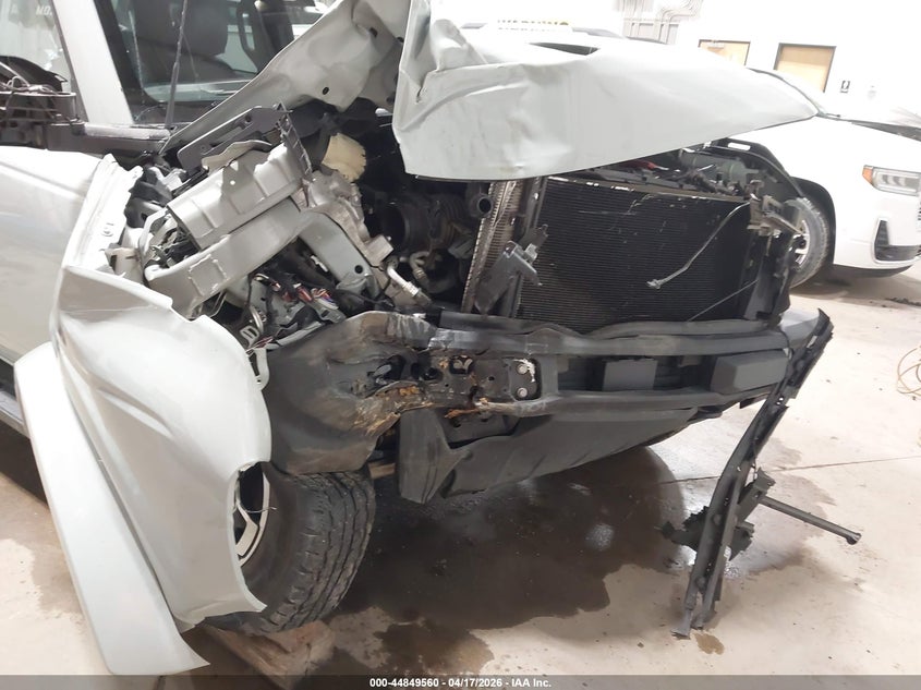 1FMDE5BHXPLB05751 2023 Ford Bronco 2.3 Outer Banks grey
