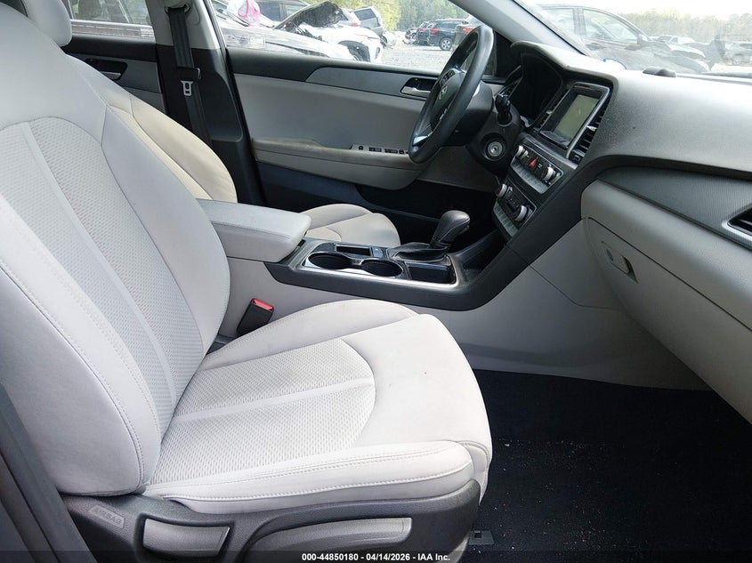 2019 Hyundai Sonata 2.4 Se silver Lot 111044850180 Vin 5NPE24AF7KH798044