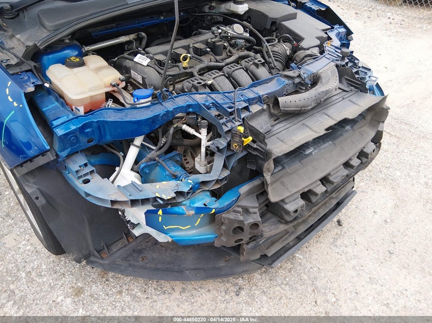 2018 Ford Focus 2.0 Se blue Lot 111044850220 Vin 1FADP3K20JL250244