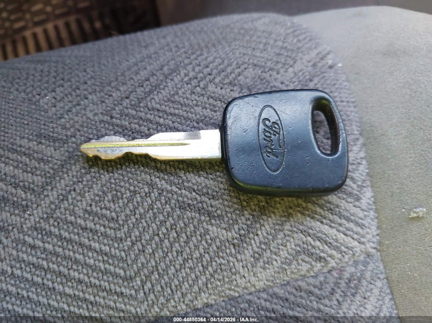 2000 Ford Explorer Xl Fleet VIN: 1FMDU61X2YZB68777 Lot: 44850364