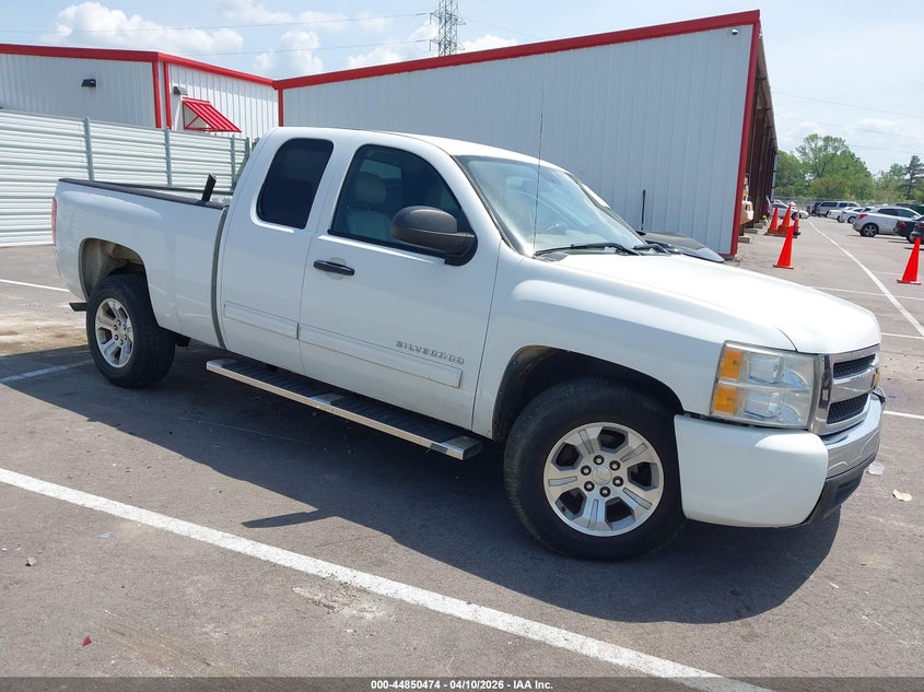 2013 Chevrolet Silverado 4.8 1500 Ls white Lot 111044850474 Vin 1GCRCREA2DZ320779