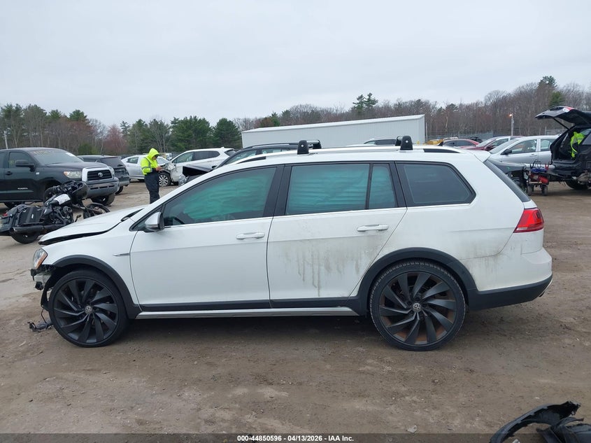 2017 Volkswagen Golf Alltrack Tsi S/Tsi Se/Tsi Sel VIN: 3VWH17AU9HM527731 Lot: 44850596