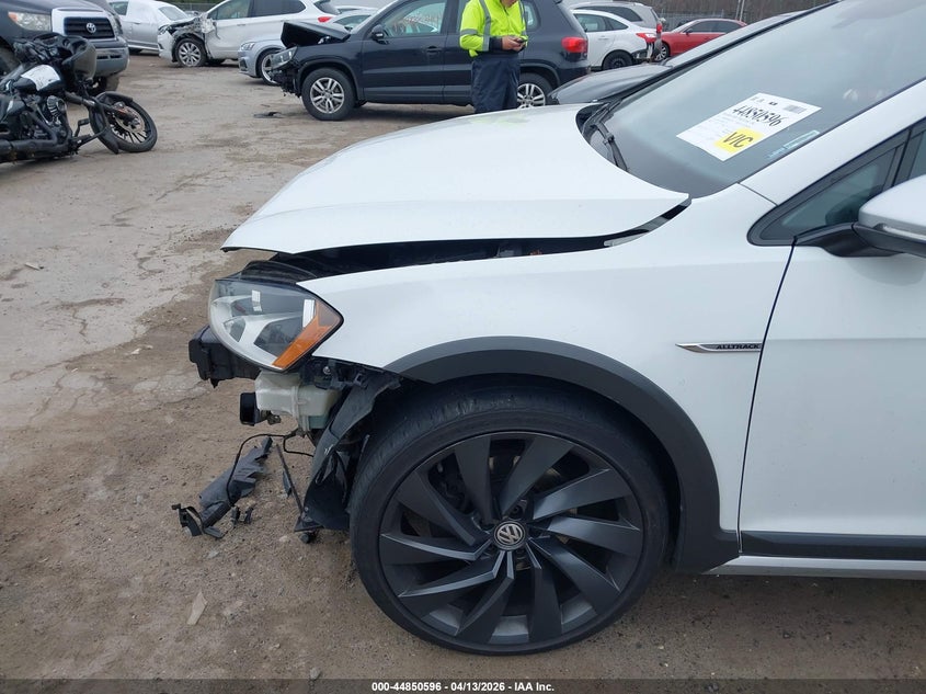 2017 Volkswagen Golf Alltrack Tsi S/Tsi Se/Tsi Sel VIN: 3VWH17AU9HM527731 Lot: 44850596