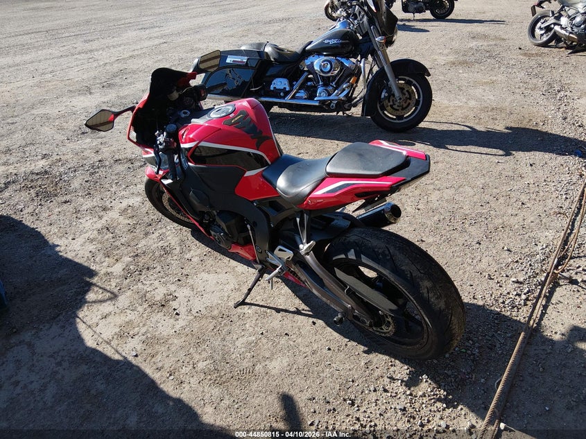 2018 HONDA CBR1000 — zdjęcie 3