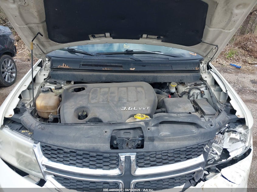 3C4PDCDG7DT557668 2013 Dodge Journey 3.6 Crew white