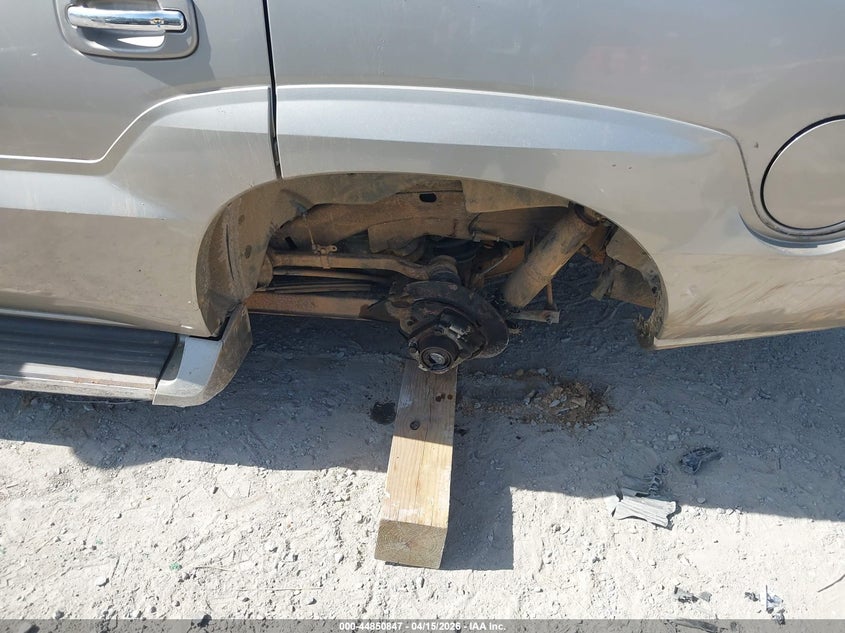 2003 Cadillac Escalade Standard VIN: 1GYEK63N13R211437 Lot: 44850847