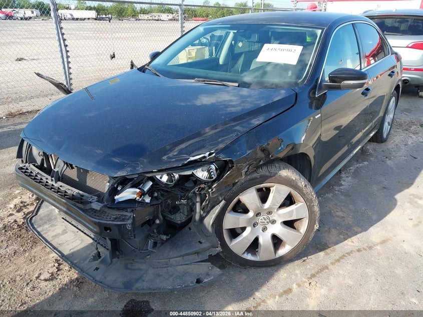 2014 Volkswagen Passat 1.8T Wolfsburg Edition