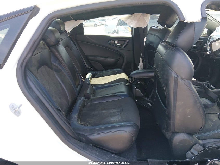 1C3CCCBG0GN109933 2016 Chrysler 200 3.6 S white