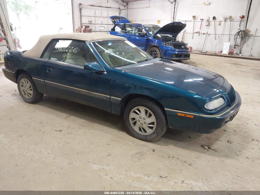 1C3EU4533SF686382 CHRYSLER LEBARON Photo 1