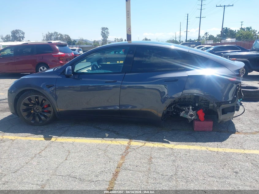 2022 Tesla Model y Performance Dual Motor All-Wheel Drive brown Lot 111044851257 Vin 7SAYGDEF1NF411048