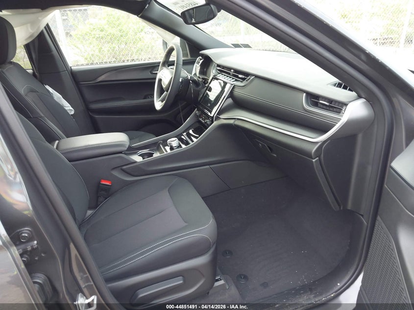 2024 Jeep Grand Cherokee Laredo X 4X4