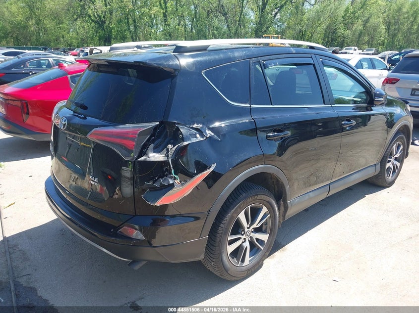 VIN 2T3RFREV7JW737076 2018 TOYOTA RAV4 XLE