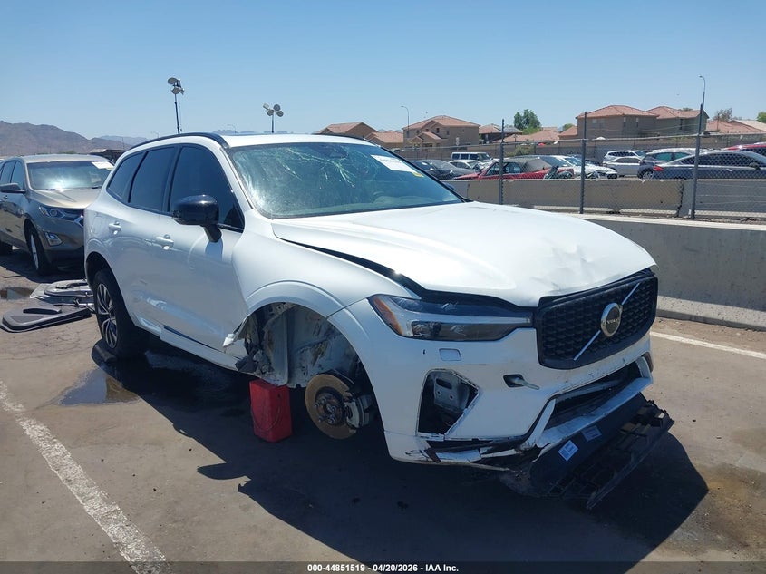 2024 Volvo Xc60 B5 Core Dark Theme