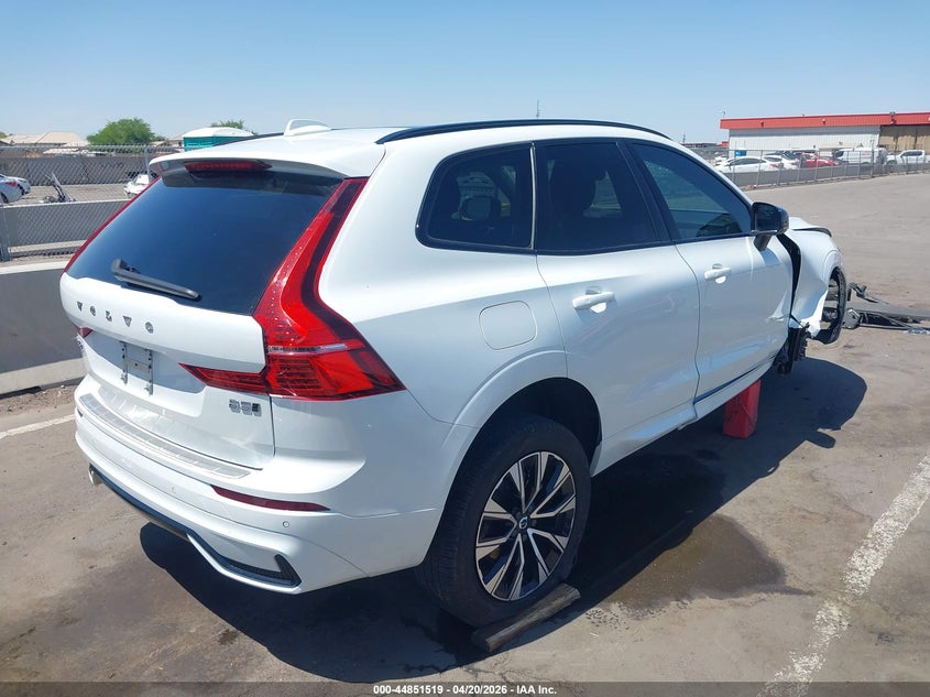 2024 Volvo Xc60 B5 Core Dark Theme