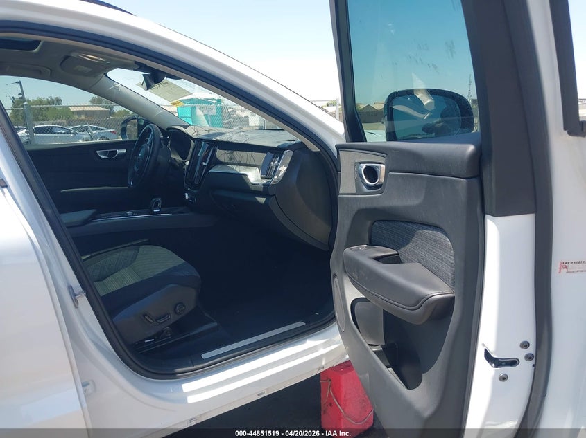 2024 Volvo Xc60 B5 Core Dark Theme