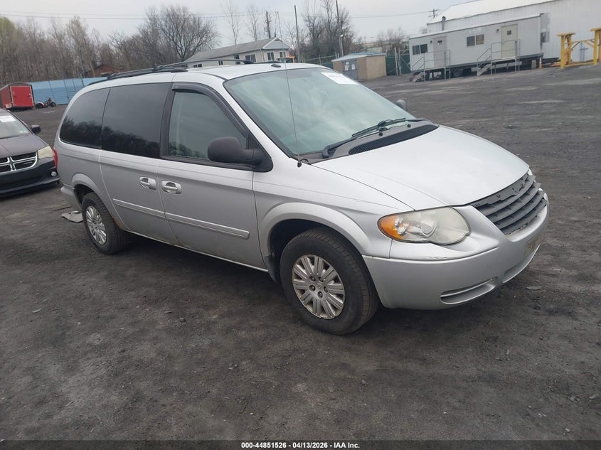 2006 Chrysler Town & Country Lx