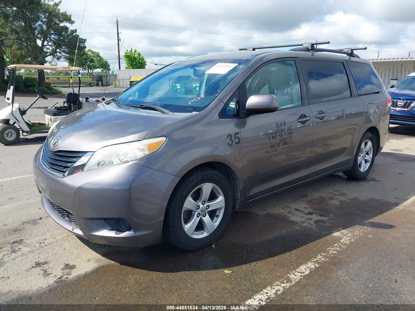2013 Toyota Sienna Le V6 8 Passenger