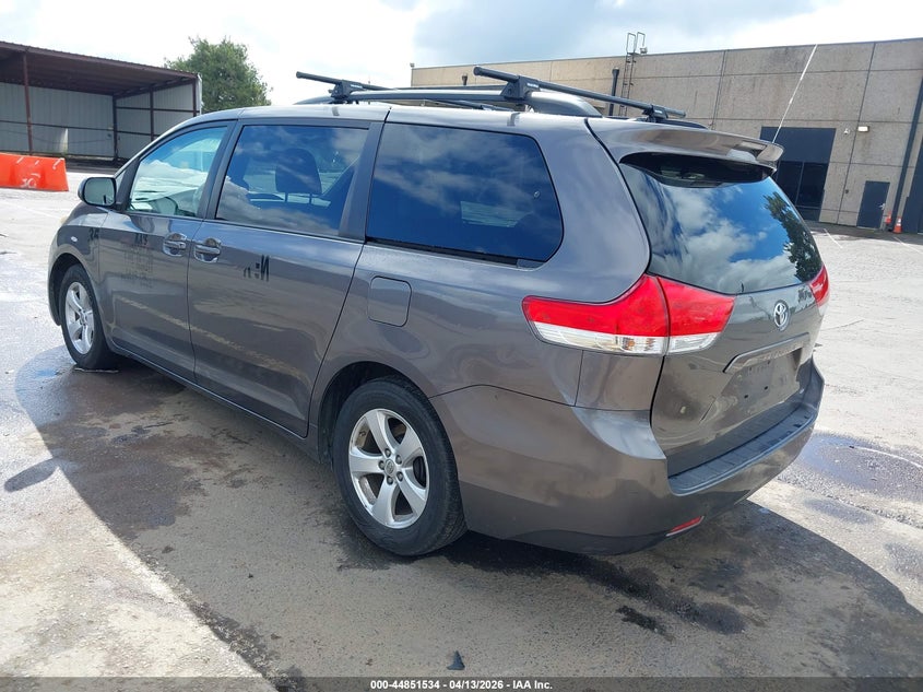 2013 Toyota Sienna Le V6 8 Passenger