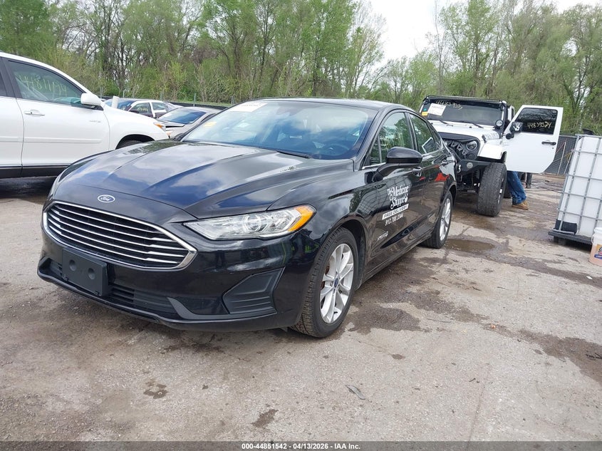 2019 Ford Fusion 2.0 Hybrid Se black Lot 111044851542 Vin 3FA6P0LU3KR139987