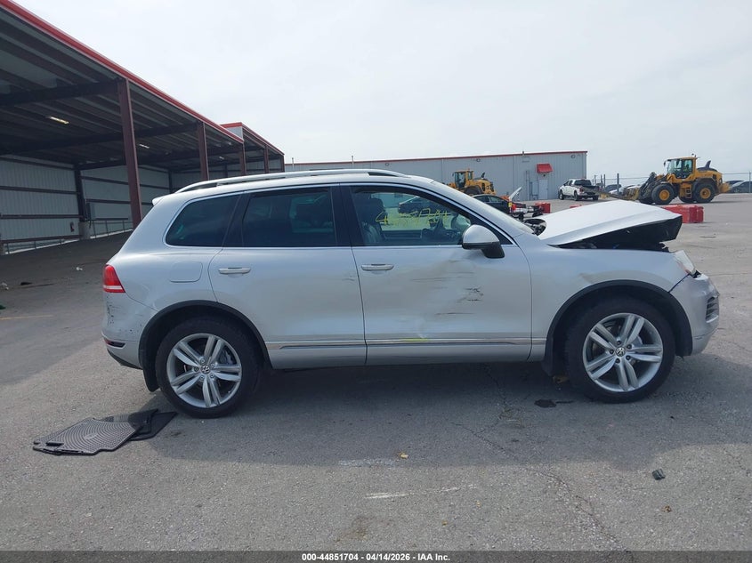 2013 Volkswagen Touareg Tdi Executive VIN: WVGEP9BP3DD006465 Lot: 44851704