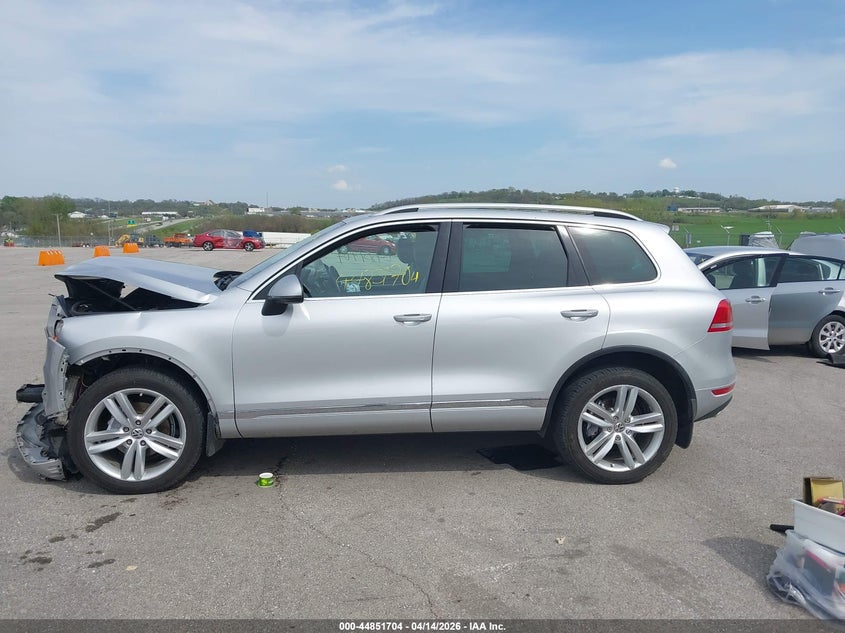 2013 Volkswagen Touareg Tdi Executive VIN: WVGEP9BP3DD006465 Lot: 44851704