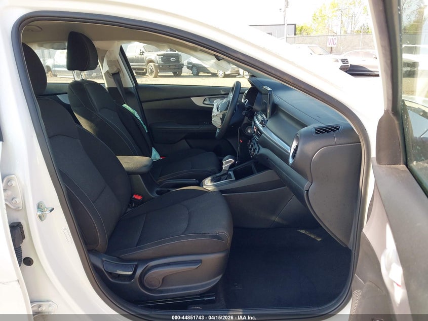 2024 KIA FORTE LXS · Photo 5