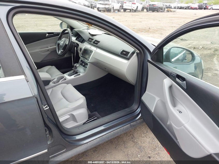 2010 Volkswagen Passat Komfort