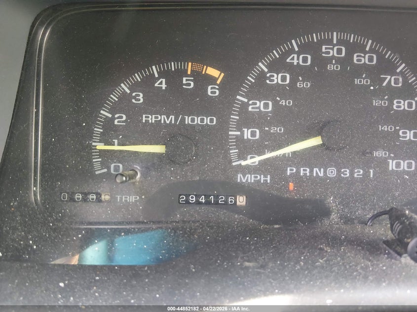 1996 Chevrolet Suburban C1500 VIN: 1GNEC16R7TJ365628 Lot: 44852182